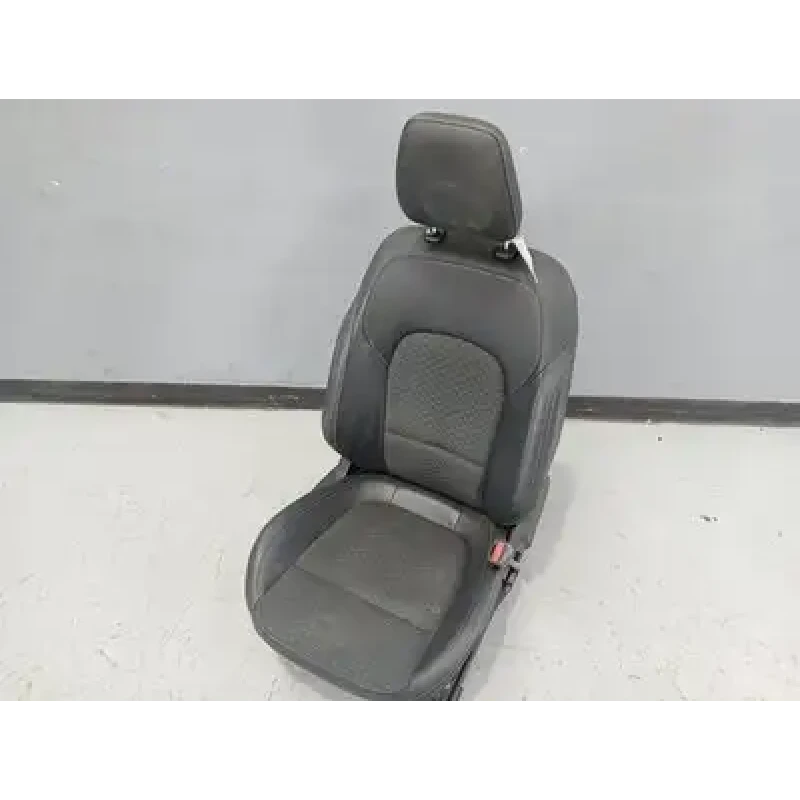 FORD FOCUS FRONT SEAT RH FRONT, SA, HATCH/WAGON, TITANIUM, 10/18-12/20 2019 FORD FOCUS FRONT SEAT RH FRONT, SA, HATCH/WAGON, TITANIUM, 10/18-12/20 2019