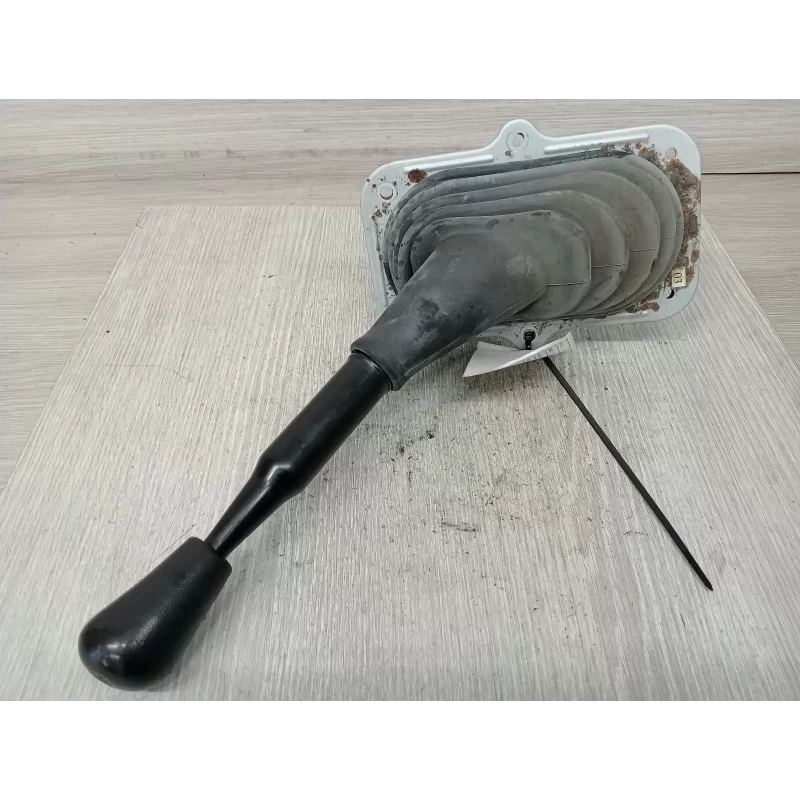 TOYOTA HILUX GEAR STICK/SHIFTER GEAR SHIFTER, MANUAL T/M, 2WD, 03/05-08/15 2011