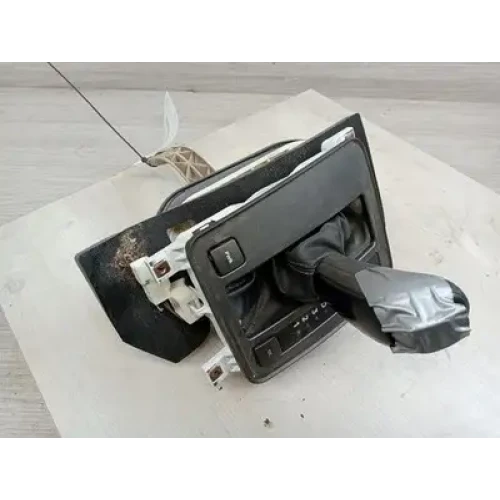 HOLDEN COMMODORE GEAR STICK/SHIFTER VY-VZ, AUTO, RWD, W/ TRACTION CONTROL, 10/02