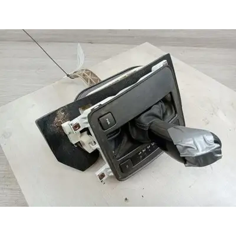 HOLDEN COMMODORE GEAR STICK/SHIFTER VY-VZ, AUTO, RWD, W/ TRACTION CONTROL, 10/02