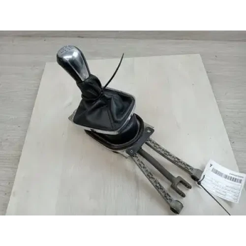 HOLDEN COMMODORE GEAR STICK/SHIFTER 3.6, PETROL, MANUAL T/M, VF, 05/13-12/17 201