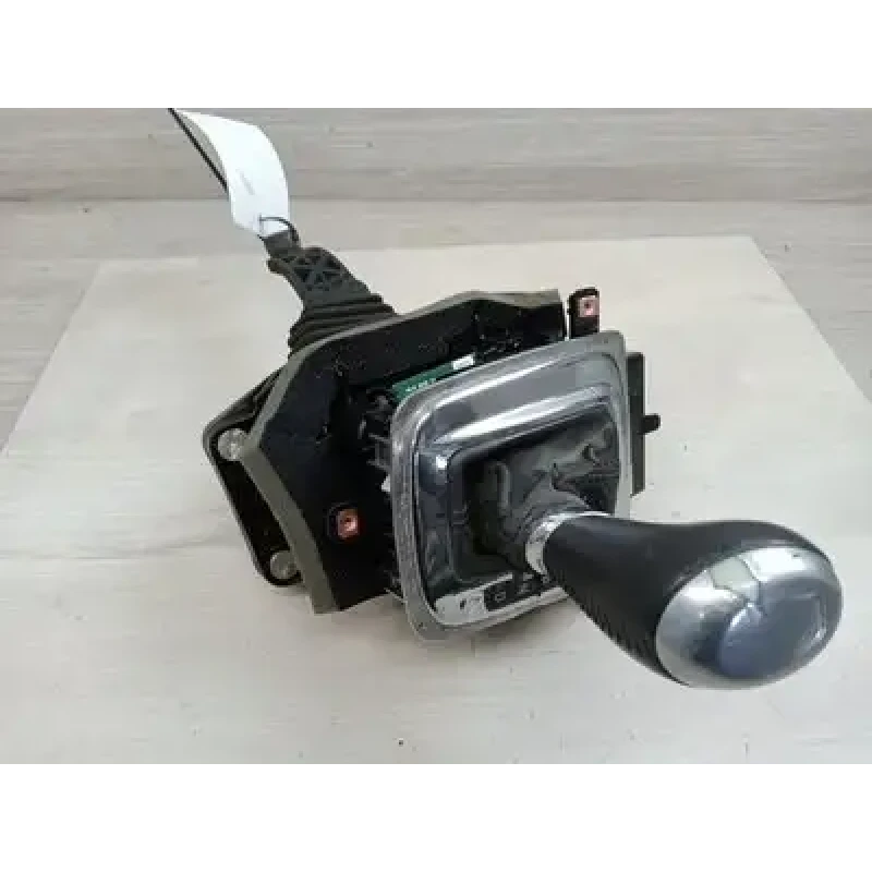 HOLDEN COMMODORE GEAR STICK/SHIFTER 3.6/6.0/6.2, PETROL, AUTO T/M, VF, 05/13-12/