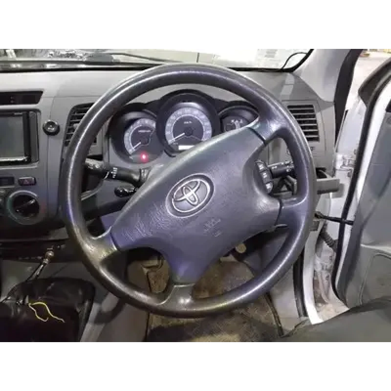 TOYOTA HILUX STEERING WHEEL VINYL, BLACK, NO STEERING WHEEL CONTROLS TYPE, 03/05