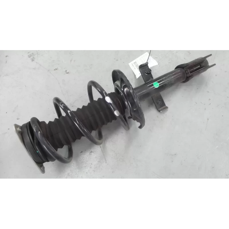 RENAULT CAPTUR RIGHT FRONT STRUT J87, 08/14-12/19 2015