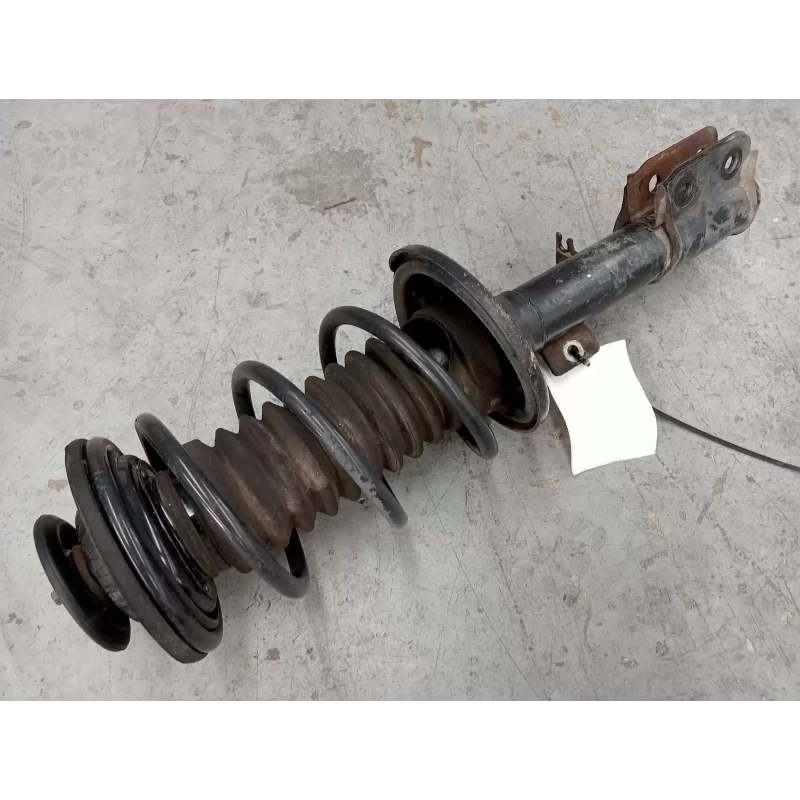 HOLDEN COMMODORE RIGHT FRONT STRUT VZ, SEDAN/WAGON, 08/04- 2005