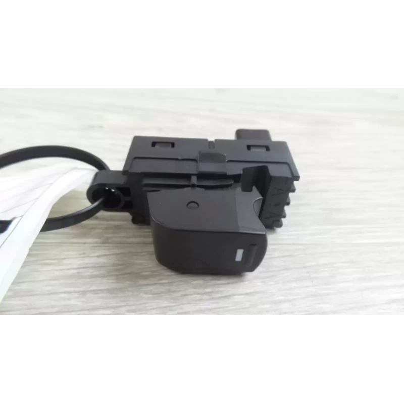 SUZUKI KIZASHI POWER WINDOW SWITCH LH FRONT, FR, 12/09-01/17 2010