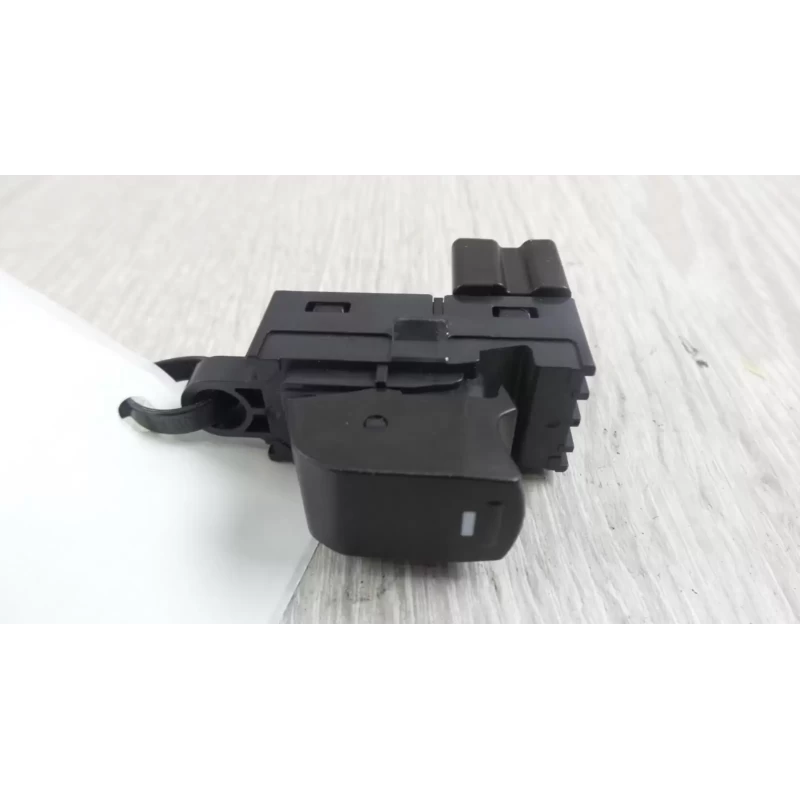 SUZUKI KIZASHI POWER WINDOW SWITCH LH REAR/RH REAR, FR, 12/09-01/17 2010