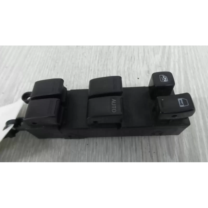 NISSAN XTRAIL POWER WINDOW SWITCH RH FRONT (MASTER SWITCH), T30, 10/01-09/07 200