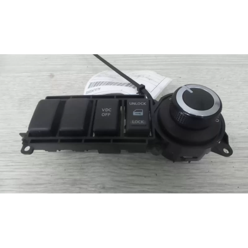 NISSAN NAVARA MISC SWITCH/RELAY D40, 4WD, SWITCH IN DASH TYPE, 09/05-08/15 05 06