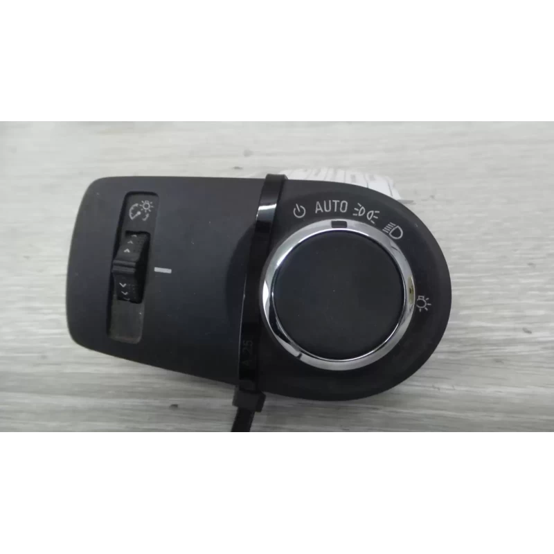 HOLDEN COMMODORE COMBINATION SWITCH HEADLAMP SWITCH, NON HEADS UP DISPLAY CONTRO