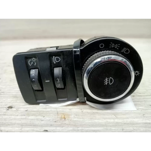 HOLDEN COLORADO COMBINATION SWITCH HEADLAMP SWITCH (DASH MOUNTED), RG, W/ FOGLAM