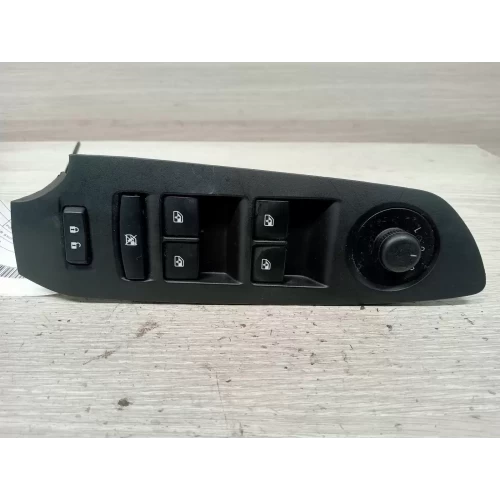 HOLDEN TRAX POWER WINDOW SWITCH RH FRONT (MASTER SWITCH), RECTANGLE STYLE PLUG,