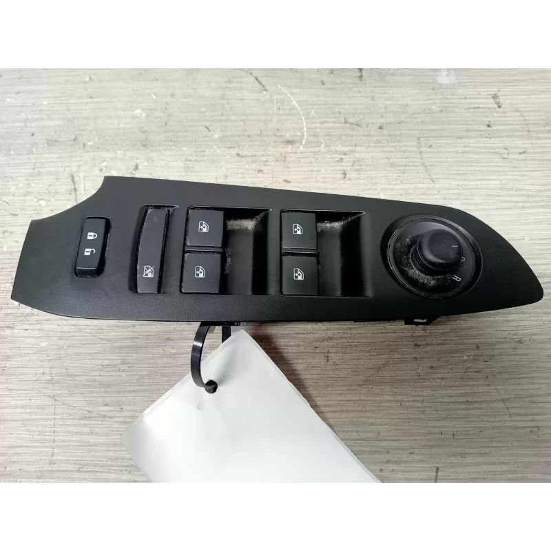 HOLDEN TRAX POWER WINDOW SWITCH RH FRONT (MASTER SWITCH), SQUARE STYLE PLUG, TJ