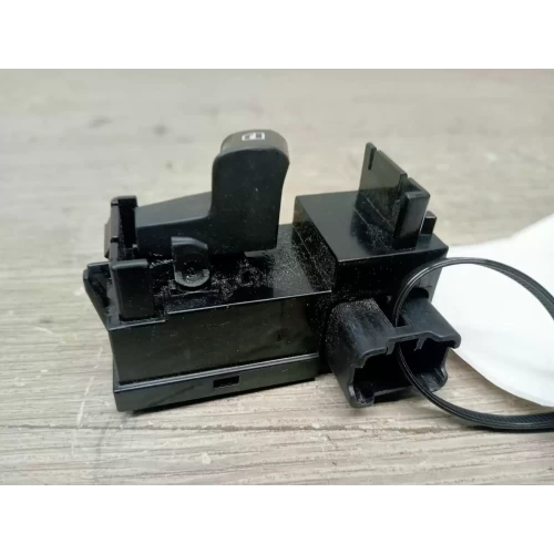 HOLDEN COMMODORE POWER WINDOW SWITCH RH REAR, VE, 09/10-05/13 2011