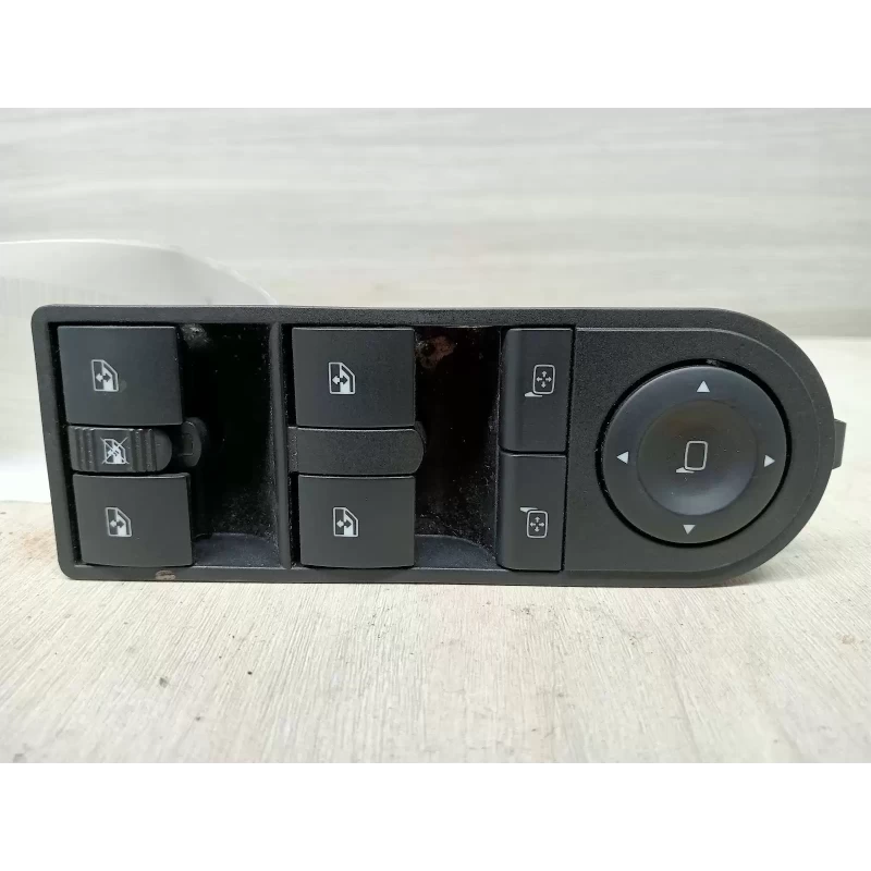 HOLDEN ASTRA POWER WINDOW SWITCH AH, RH FRONT (MASTER SWITCH), 4 SWITCH TYPE (18