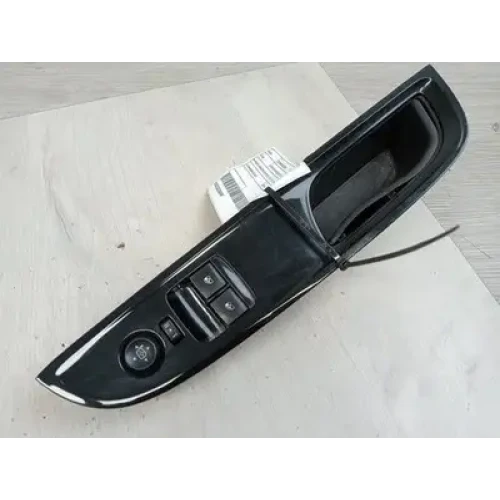 HOLDEN COMMODORE POWER WINDOW SWITCH RH FRONT (MASTER SWITCH), UTE, VF, 05/13-12