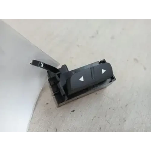 HOLDEN COMMODORE POWER WINDOW SWITCH RH REAR, VE, 08/06-08/10 2007 HOLDEN COMMODORE POWER WINDOW SWITCH RH REAR, VE, 08/06-08/10 2007