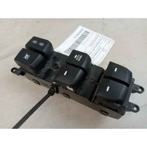 HYUNDAI I30 POWER WINDOW SWITCH RH FRONT (MASTER SWITCH), DRIVER ONLY AUTO BUTTO