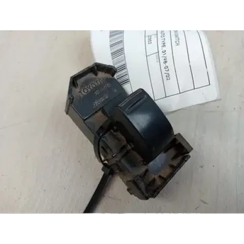 TOYOTA LANDCRUISER POWER WINDOW SWITCH 100/105 SERIES, LH REAR, NON AUTO TYPE, 0 TOYOTA LANDCRUISER POWER WINDOW SWITCH 100/105 SERIES, LH REAR, NON AUTO TYPE, 0