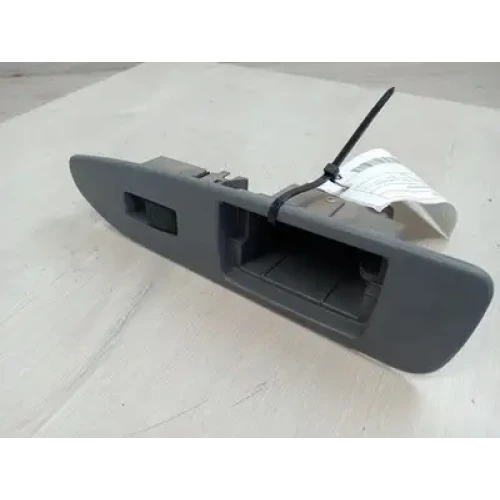 TOYOTA LANDCRUISER POWER WINDOW SWITCH 100/105 SERIES, RH REAR, NON AUTO TYPE, 0 TOYOTA LANDCRUISER POWER WINDOW SWITCH 100/105 SERIES, RH REAR, NON AUTO TYPE, 0