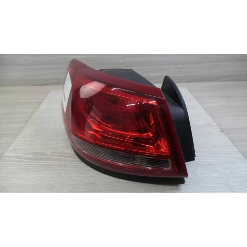 HOLDEN COMMODORE LEFT TAILLIGHT VF, SEDAN, CLEAR TYPE, EVOKE/SV6/SS/INTERNATIONA