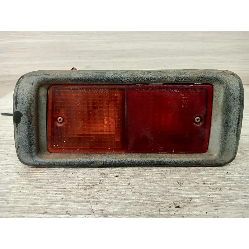 TOYOTA LANDCRUISER RIGHT TAILLIGHT 75/76/78 SERIES, IN BUMPER, WAGON/TROOP CARRI