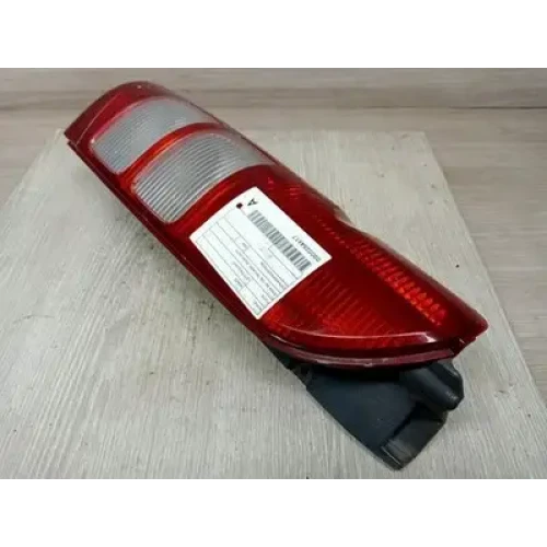TOYOTA HIACE LEFT TAILLIGHT LENS# 26-120, TRH/KDH, 03/05-04/19 2006