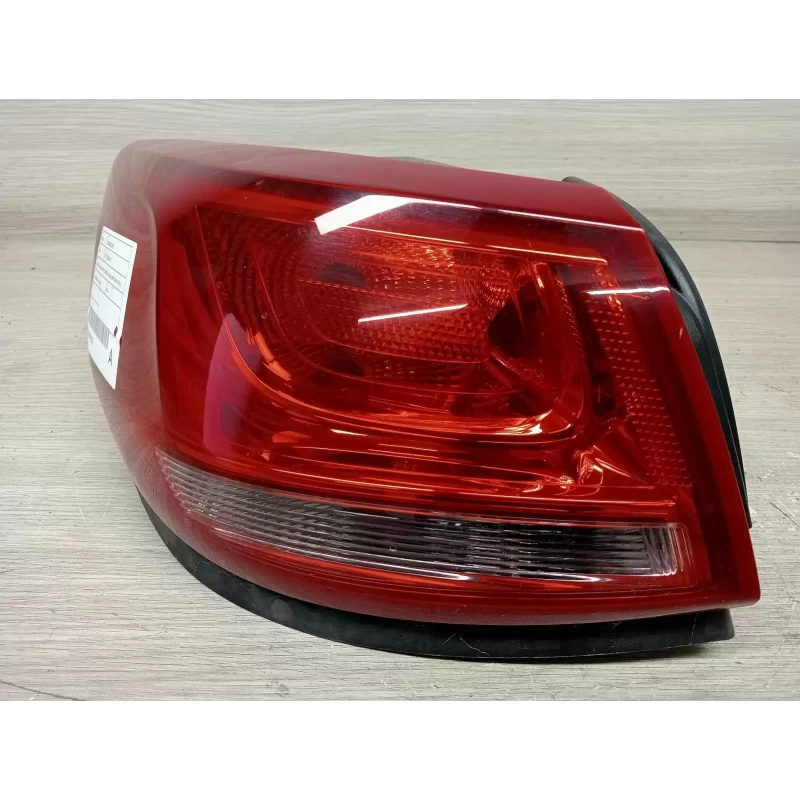 HOLDEN COMMODORE LEFT TAILLIGHT VF, SEDAN, CLEAR TYPE, EVOKE/SV6/SS/INTERNATIONA