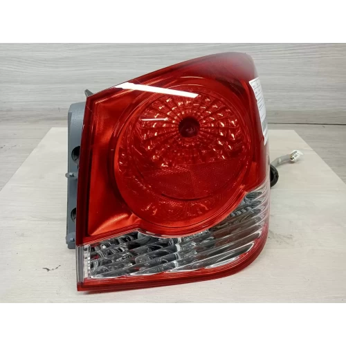 HOLDEN CRUZE RIGHT TAILLIGHT JG/JH, SEDAN, 03/09-01/17 2011