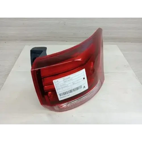 MITSUBISHI OUTLANDER RIGHT TAILLIGHT ZK-ZL, 01/15-07/21 2017