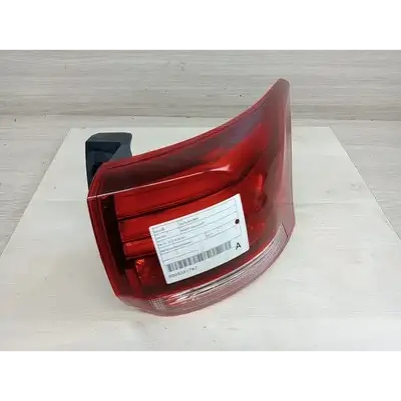 MITSUBISHI OUTLANDER RIGHT TAILLIGHT ZK-ZL, 01/15-07/21 2017