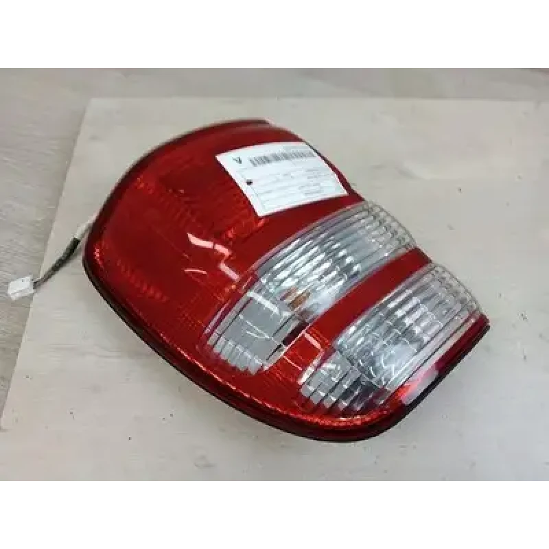 TOYOTA LANDCRUISER RIGHT TAILLIGHT 100 SERIES, 10/02-06/05 2005