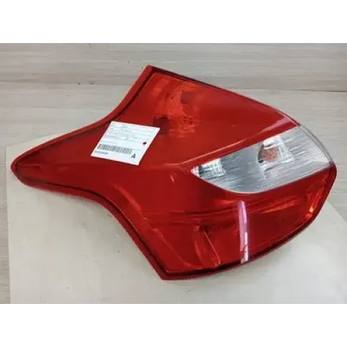 FORD FOCUS LEFT TAILLIGHT LW, HATCH, LED STRIPE TYPE, 05/11-08/15 2014 FORD FOCUS LEFT TAILLIGHT LW, HATCH, LED STRIPE TYPE, 05/11-08/15 2014