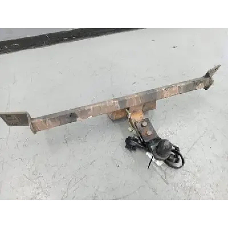 HOLDEN STATESMAN/CAPRICE TOWBAR WH 06/99-04/03 2002 HOLDEN STATESMAN/CAPRICE TOWBAR WH 06/99-04/03 2002