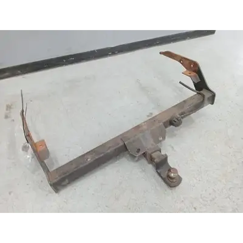 TOYOTA HILUX TOWBAR 4WD, NO REAR BUMPER TYPE, 09/97-02/05 2001
