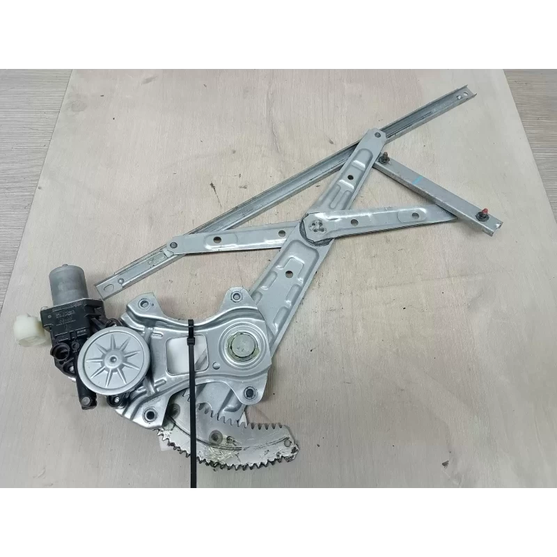 MITSUBISHI TRITON RIGHT FRONT WINDOW REG/MOTOR MQ-MR, 03/15-10/23 2021