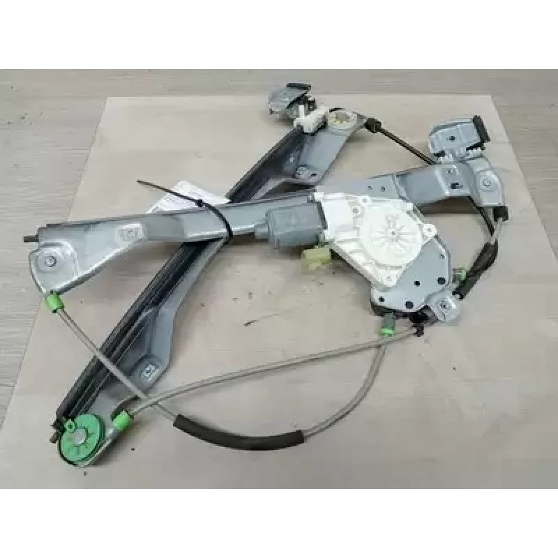 HOLDEN COMMODORE RIGHT FRONT WINDOW REG/MOTOR VE, NON-CALAIS TYPE, 08/06-05/13 2