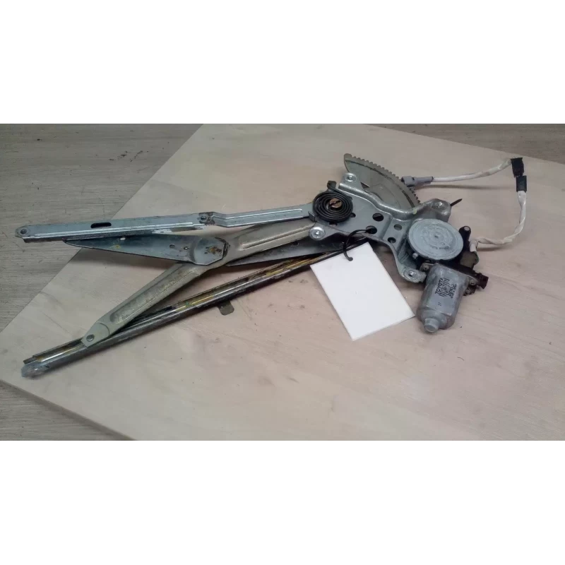TOYOTA PRADO RIGHT FRONT WINDOW REG/MOTOR 95 SERIES, POWER, 07/96-01/03 1998