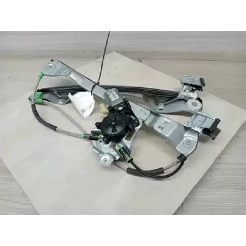HOLDEN COMMODORE RIGHT FRONT WINDOW REG/MOTOR VF, EVOKE, 05/13-12/17 2015